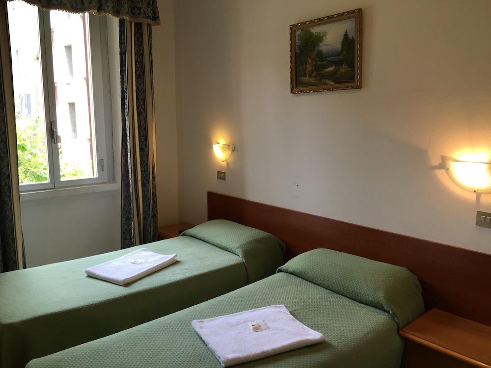 Hotel Adelchi Milan Exterior photo